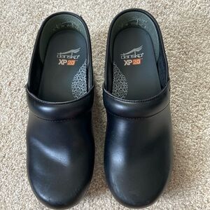 Dansko XP 2.0 Leather Clogs size 37 (7.5)